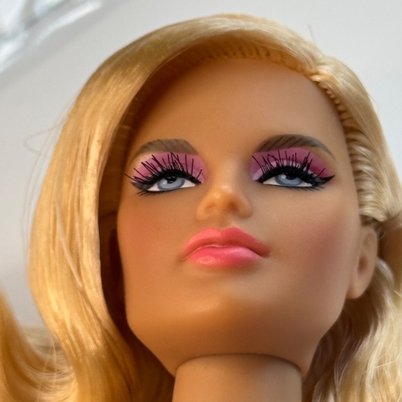 Integrity Toys Bubble Up Lark Lawrence Nude Fashion Doll Articulated True - Picture 4 of 7